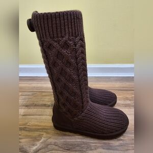 UGG Classic CardiCabled Knit, size US 8